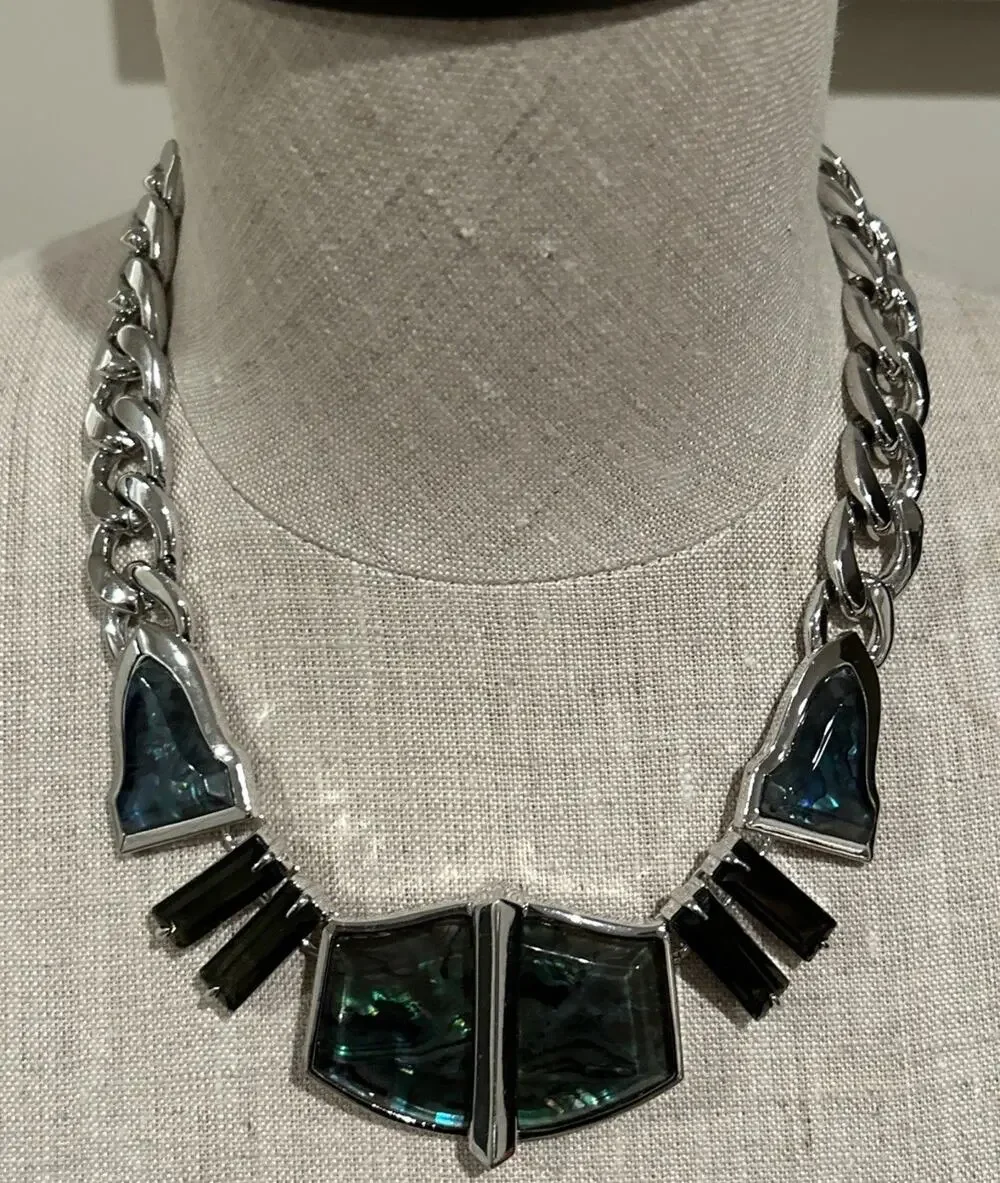 VINCE CAMUTO Green Stone Thick Link Silver Tone Statement Necklace 17.5”